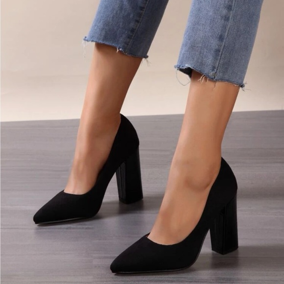 Crocodile Embossed Point Toe Chunky Heeled Faux Suede Court Pumps - Picture 4 of 4